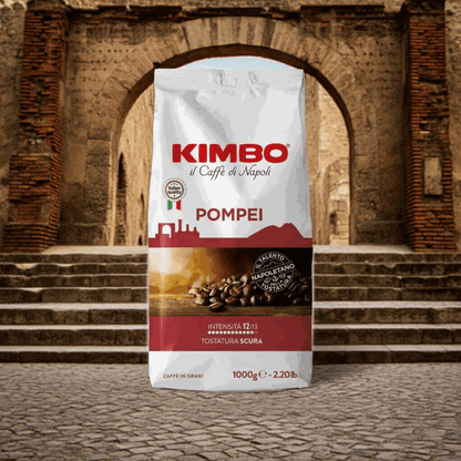 Kimbo Pompei cafea boabe 1 kg – ambalaj și boabe de cafea, imagine de ambianță